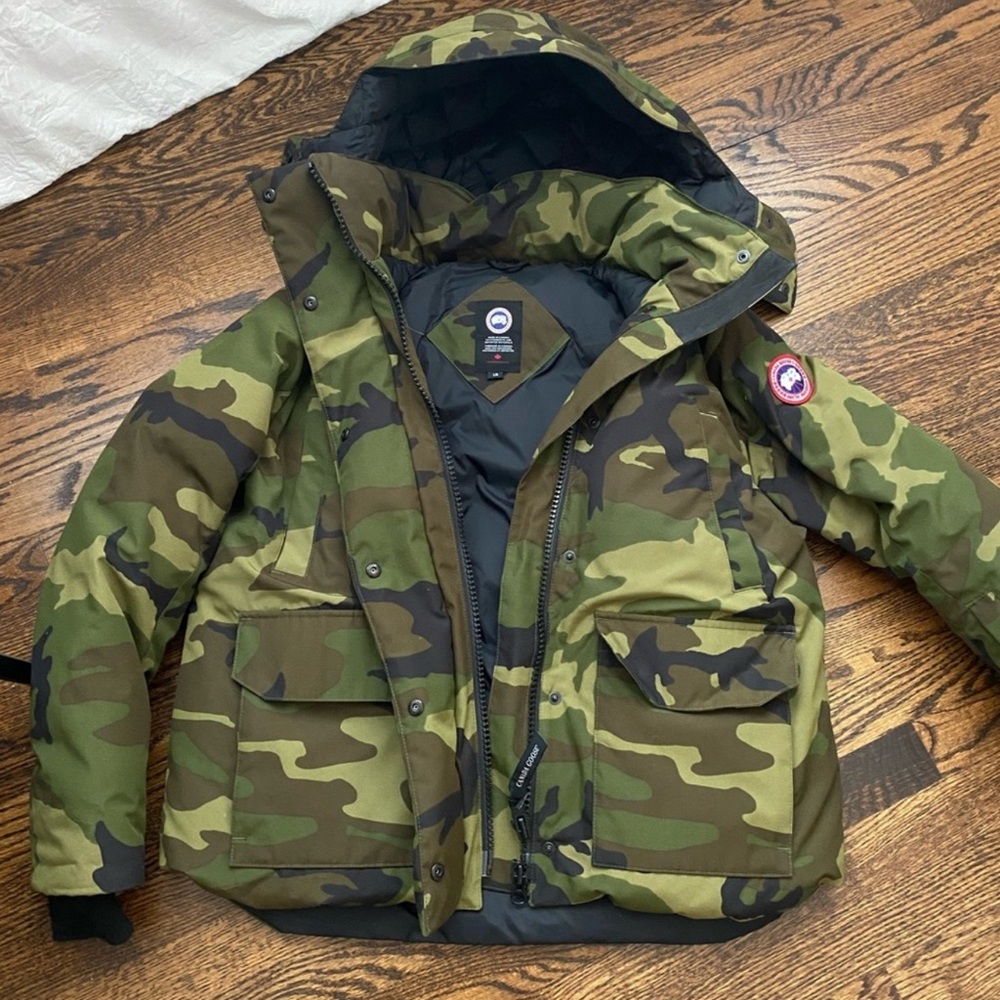 Women’s Canada Goose Camouflage Jacket - size L
